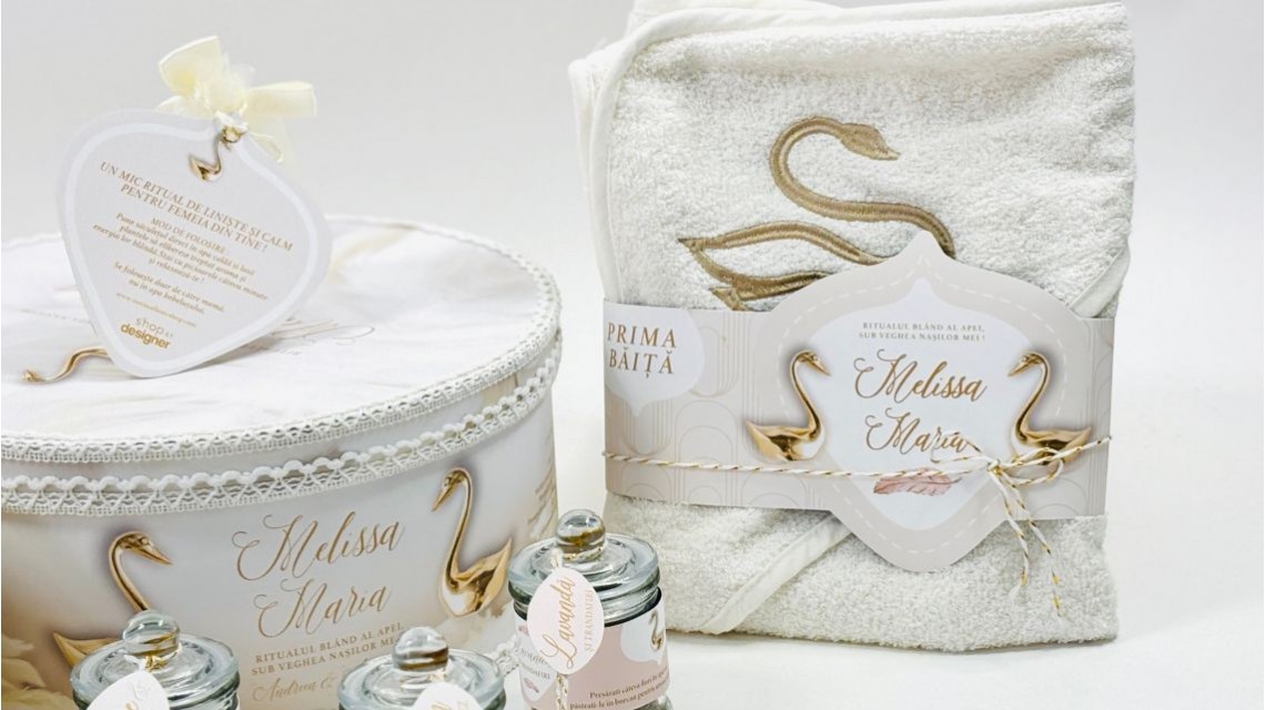 SET PRIMA BĂIȚĂ DUPĂ BOTEZ Ritualul blând al apei vegheat de nași Swan Feather 39